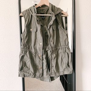 Gap utility vest